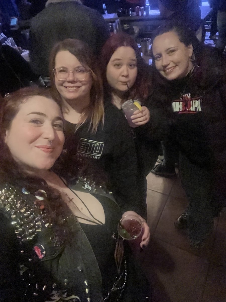 morbid_tails's tweet photo. Chain Gang for life ⛓️⛓️⛓️ #NHB90 https://t.co/lDcQIY2CPz