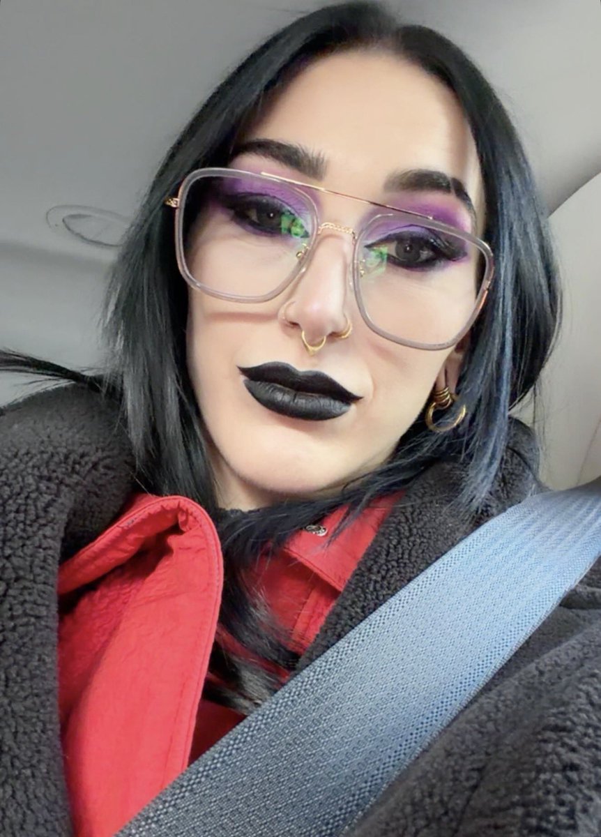 riplicity's tweet photo. luv her cutie car selfies<3 https://t.co/lesTO2ADvy