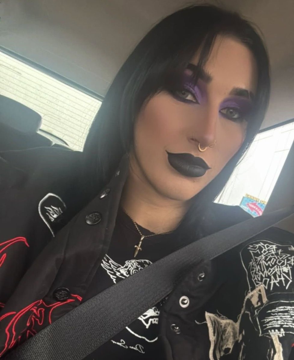 riplicity's tweet photo. luv her cutie car selfies<3 https://t.co/lesTO2ADvy