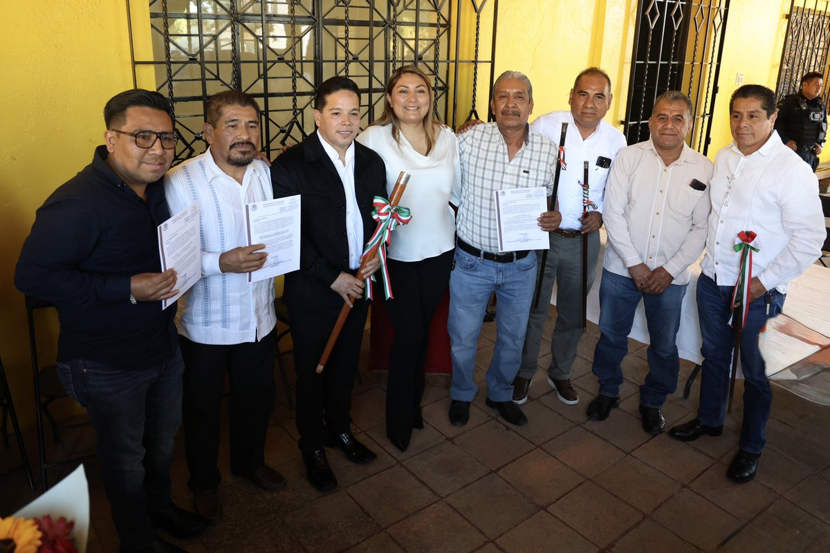 DanielaTaurinoo's tweet photo. Asistimos a la “Toma de protesta del Agente Municipal de San Francisco Tutla y su cabildo”. 

Enhorabuena, amigo José Gaspar Martínez Santiago, felicidades por tu nombramiento como Agente Municipal.

#DistritoXll #SantaLucíadelCamino #DT https://t.co/w6NP91Iaes