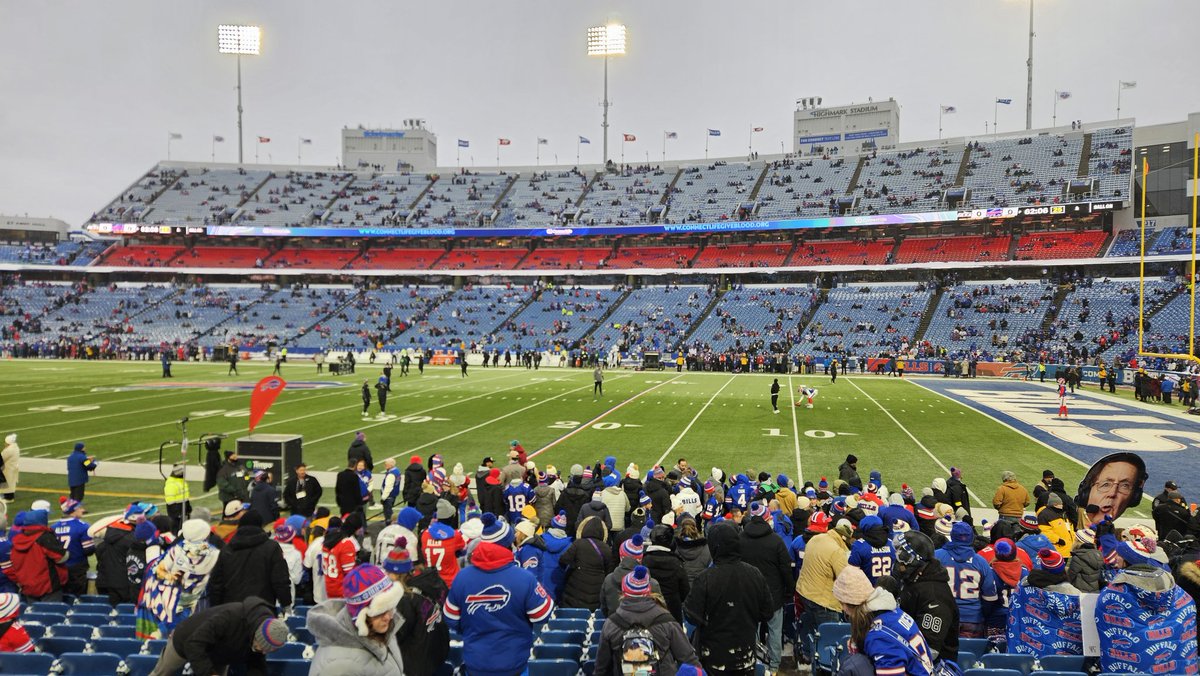 ItzJosslyn's tweet photo. HELLOOOOOOOO BUFFALOOOOO
#BillsMafia #BUFvsNYJ https://t.co/X7CqklSJ7O