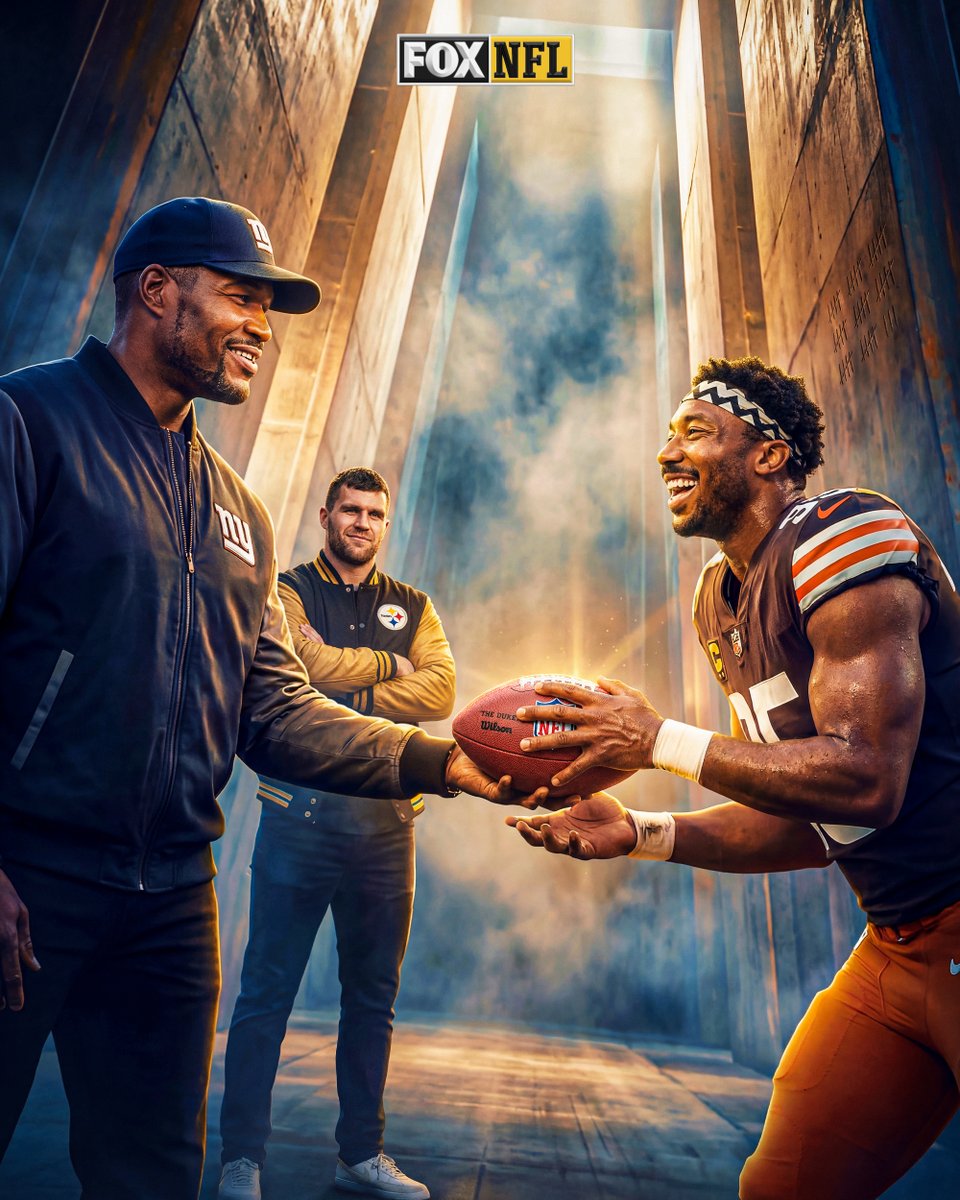 Passing of the torch 🤝

<a href="/Flash_Garrett/">Myles Garrett</a> | <a href="/michaelstrahan/">Michael Strahan</a> | <a href="/_TJWatt/">TJ Watt</a>