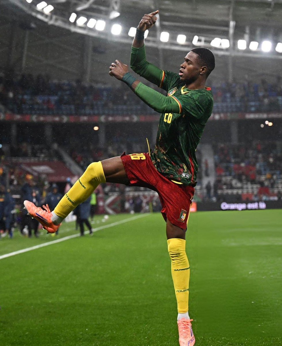 lnstantFoot's tweet image. Christian Kofane qui célèbre à la CR7 ! 🇨🇲🤝🇵🇹