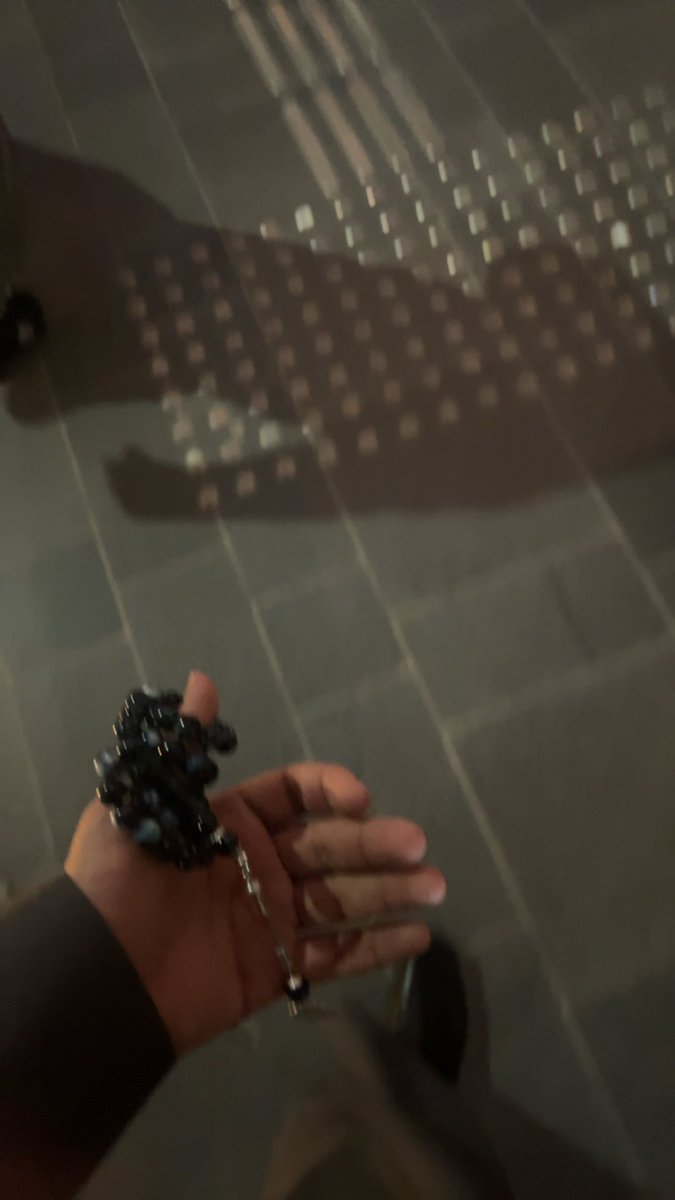 بكره تزين ويقتفي عسرها لين
ما للرخا لذّة بدون الشدايد