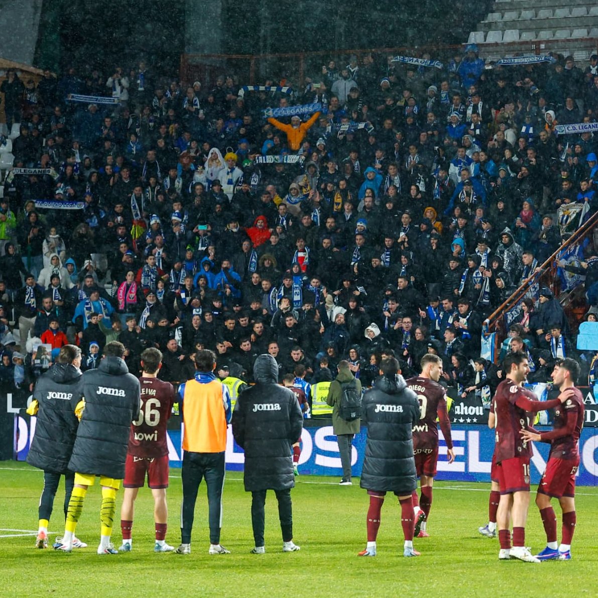 CDLeganes's tweet image. 👏 Con lluvia, con frío, lejos de casa, haciéndoos notar en cada acción.

🤍💙 ¡Gracias por compartir este +3, afición! ¡El domingo, todos juntos en casa!