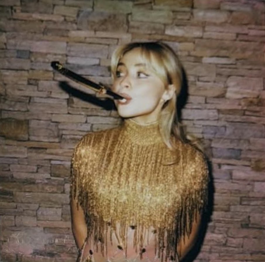 brinitears's tweet image. dancing queen 💛