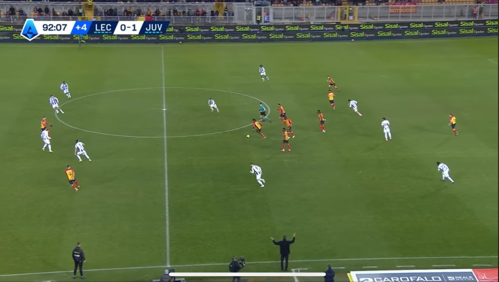 sof1897's tweet image. fun fact:
è la seconda volta che pareggiamo col lecce per colpa del 27