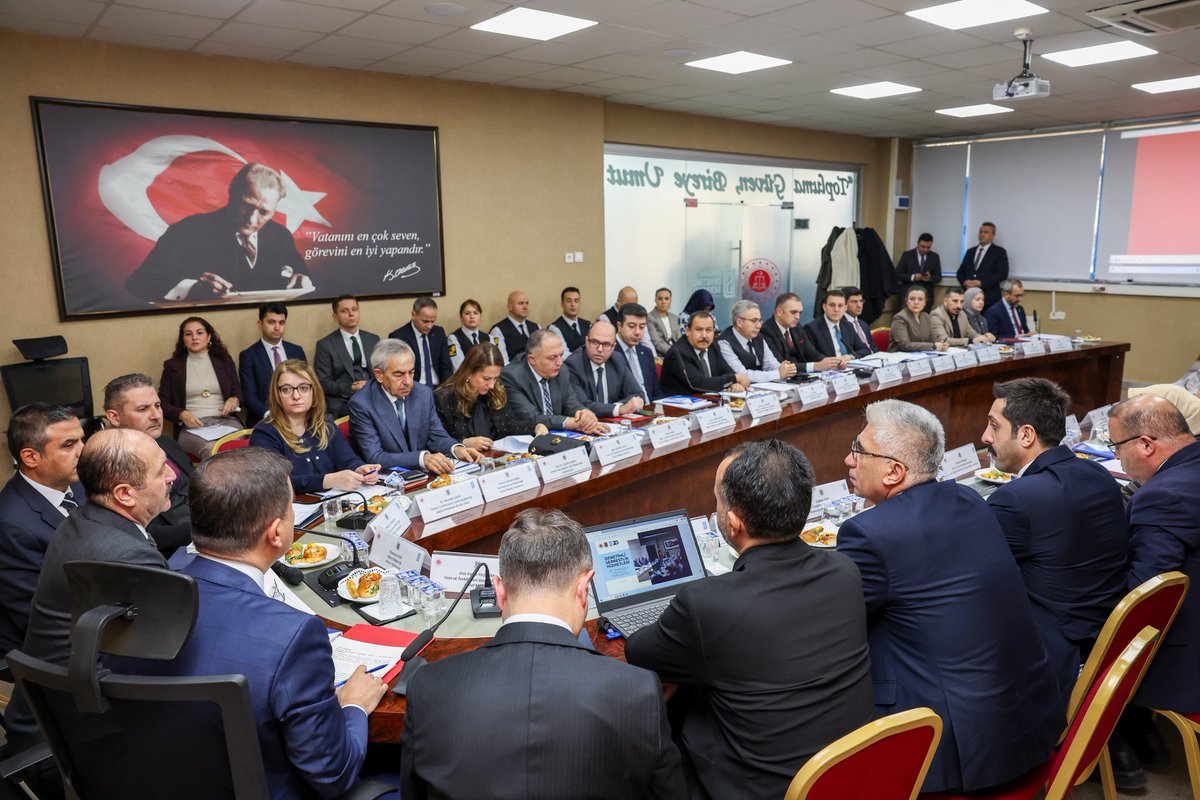 huseyinsk23's tweet image. 🧭 Yön Veren Ortak Akıl | 21. Danışma Kurulu Toplantısı
🎯 21. Yılda 21 Hedef

Adalet Bakan Yardımcımız Sayın Ramazan Can başkanlığında ve Ceza ve Tevkifevleri Genel Müdürümüz Sayın Enis Yavuz Yıldırım’ın teşrifleriyle,
2025 yılının son haftasında gerçekleştirdiğimiz Denetimli…