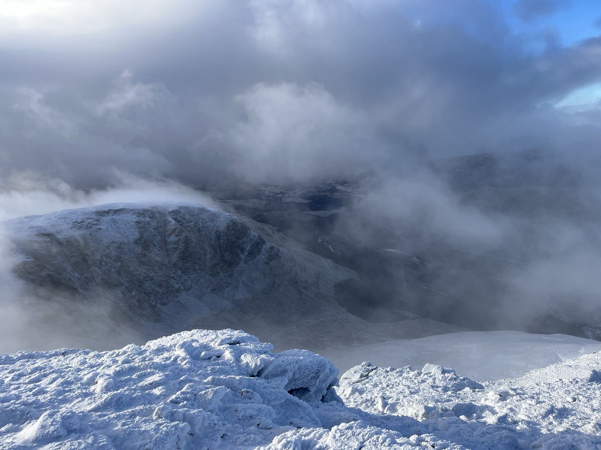 ratherbrunning's tweet image. Ben Lui and Beinn a Chleibh. Proper Scottish winters day ❄️ Unbelievably the clag and snow showers lifted just as we got to the top. Cracking day to have the hills to ourselves 🏔️❄️💜 #munros #round2