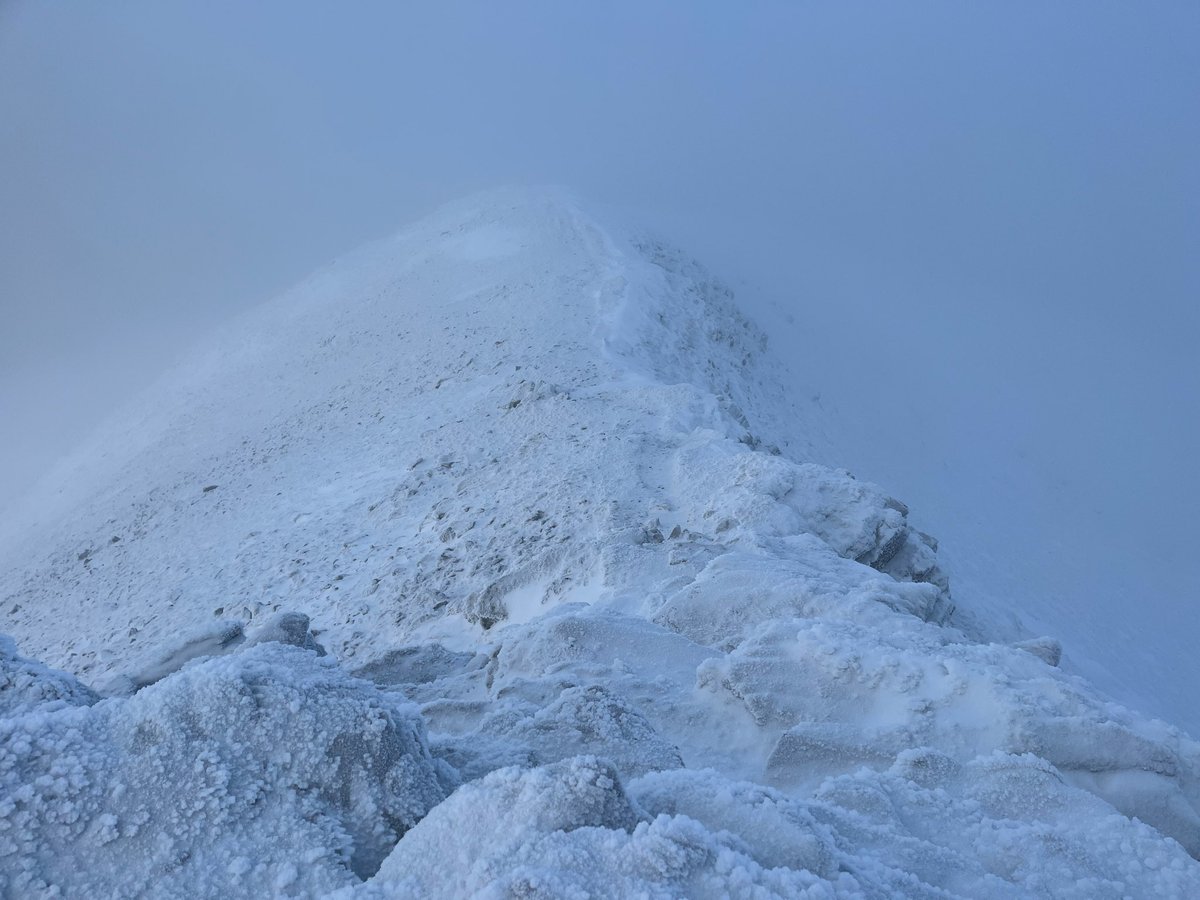ratherbrunning's tweet image. Ben Lui and Beinn a Chleibh. Proper Scottish winters day ❄️ Unbelievably the clag and snow showers lifted just as we got to the top. Cracking day to have the hills to ourselves 🏔️❄️💜 #munros #round2