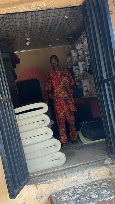 Oreoluwafoam's tweet image. Abeg Twitter, my name is Mr Olaobaju, the CEO of Oreoluwa foam. I started a foam business in the city of Ibadan. We dey sell correct mattresses, cushions &amp;amp; sheetings
Follow us, slide into DMs, or come check us out. 
Location: New-Ife road, Iyana-Agbala, Ibadan.
please help repost