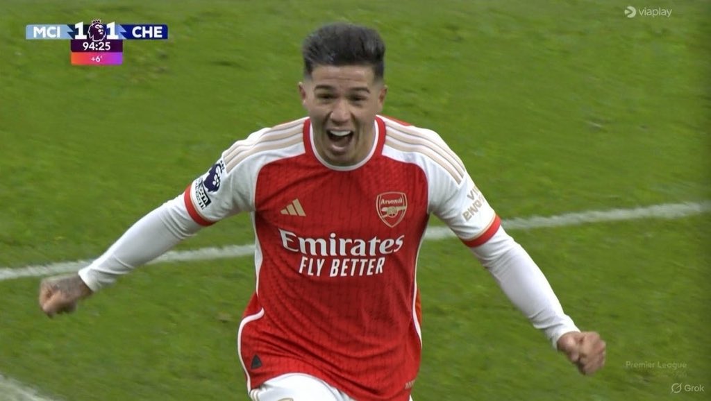 TheRetroVay's tweet image. Nah who made this😭😭😭😭