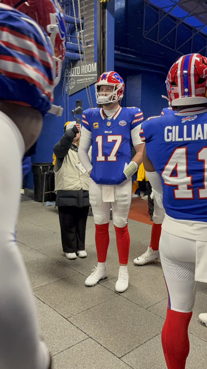 danfetes's tweet image. The BEST #Bills uniform combo I’ve ever seen.

#BillsMafia @BuffaloPlus