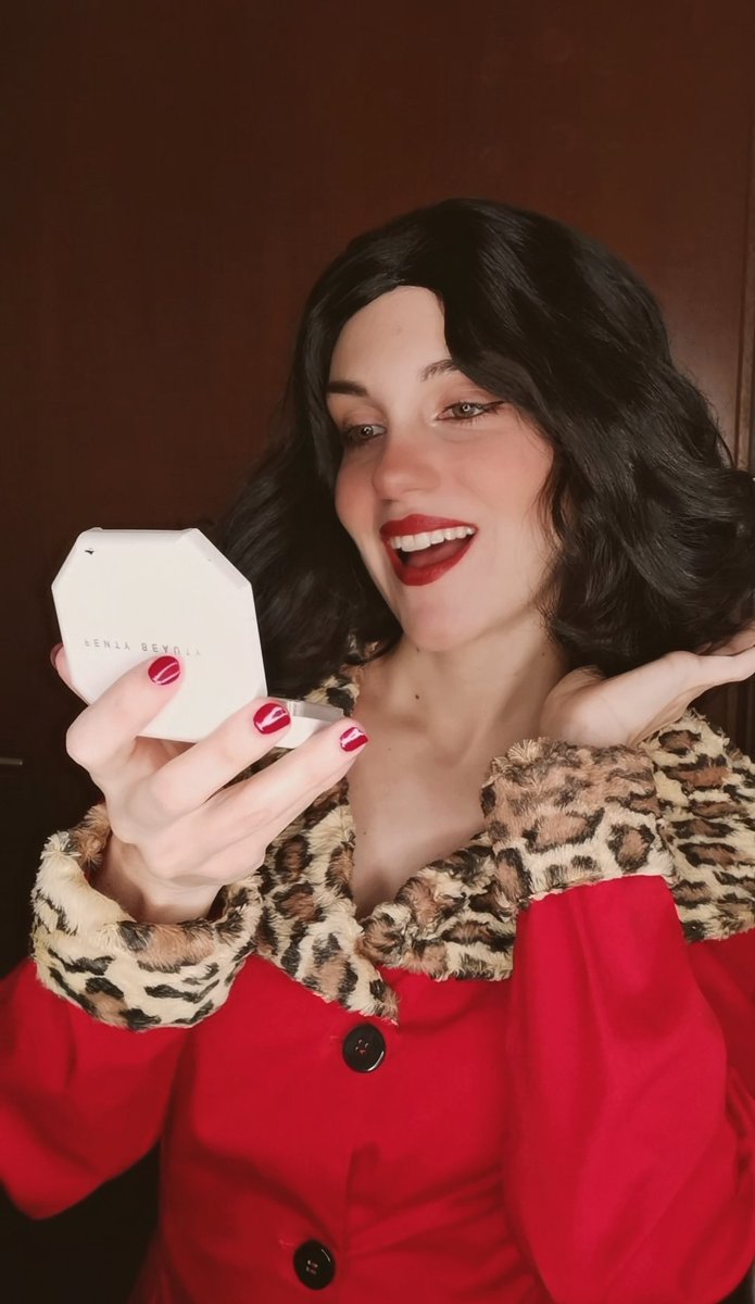 LadyLessien's tweet image. New year, new cosplay ❤️

2025 brought the biggest challenge ever (motherhood), but it ended in a unpredictable way: We had to put my beloved red cat to sleep.
It's gonna be a sad beginning of 2026, but I know it's the year of Diana's first words/walking/crawling...

#thenanny