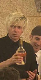 Ojalá volvamos a tener otra foto así de Rubius en la boda de Vegetta JAJAJAJAJA