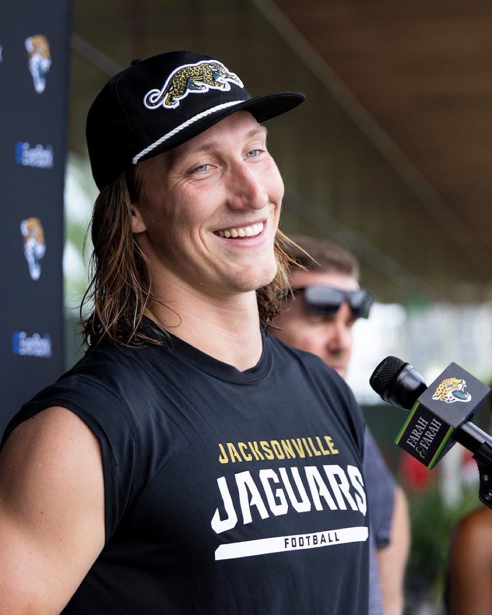 YardLineYoda's tweet image. Trevor Lawrence officially pulls off the greatest QB single season in Jacksonville Jaguars history &amp;amp; solidifies himself as a top 5 QB in the NFL. 

38 TD’s
12 INT’s 
4365 Yard’s
13-4 Record 

HIM 🔥