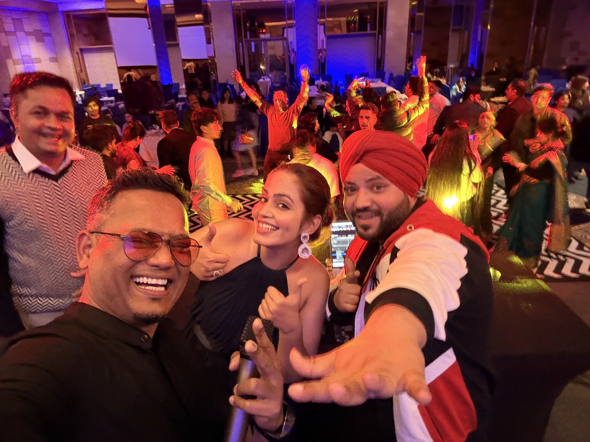 whodeepbhowmick's tweet photo. Mega NYE night at Radisson Jaipur .. MADAARI ROCKS AGAIN !! A Deep Bhowmick Project https://t.co/s41HTVM6z6