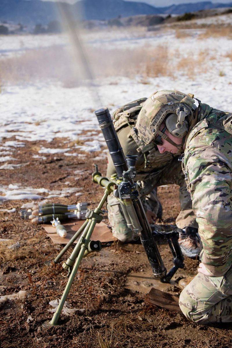 GoArmySOF's tweet image. A Green Beret assigned to 3rd Battalion, 10th Special Forces Group (Airborne) hangs a 60mm mortar round on a live-fire range on Fort Carson, Colorado, Dec. 05, 2025. 

GO BEYOND 📲 Text 𝗦𝗢𝗥𝗕 to 𝟰𝟲𝟮-𝟳𝟲𝟵