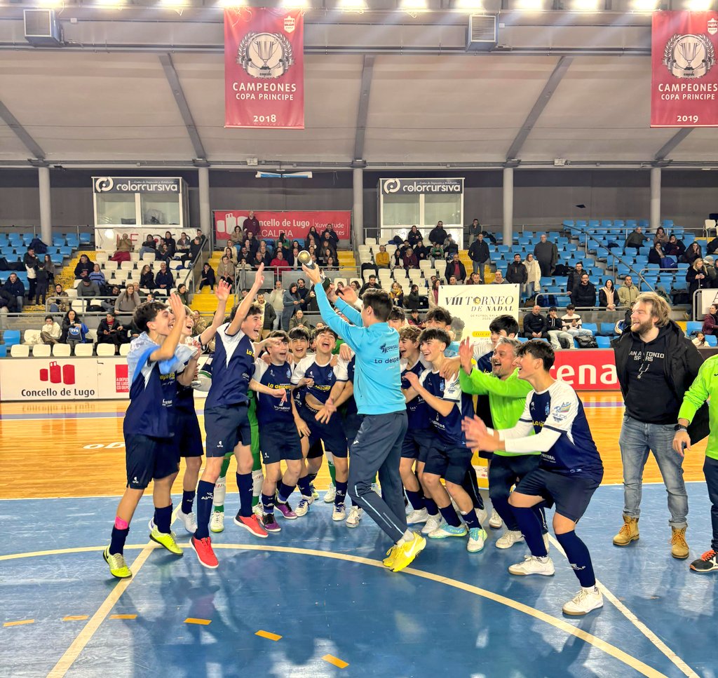 Moprisala's tweet photo. 🏆 Torneo Lugo Sala
▶️ Final CADETE
MOPRISALA 5-2 @troulafs 
⚽⚽ Rodri
⚽ Diego 
⚽ Magán
⚽ Torres
Victoria trabajada para conquistar el campeonato ante un buen rival que vendió cara su derrota y llegó a empatar dos veces el encuentro 💪🏻
Felicidades 👏🏻 
ADN Moprisala Ⓜ️⚪🔵 https://t.co/X5Ei2w0zOB