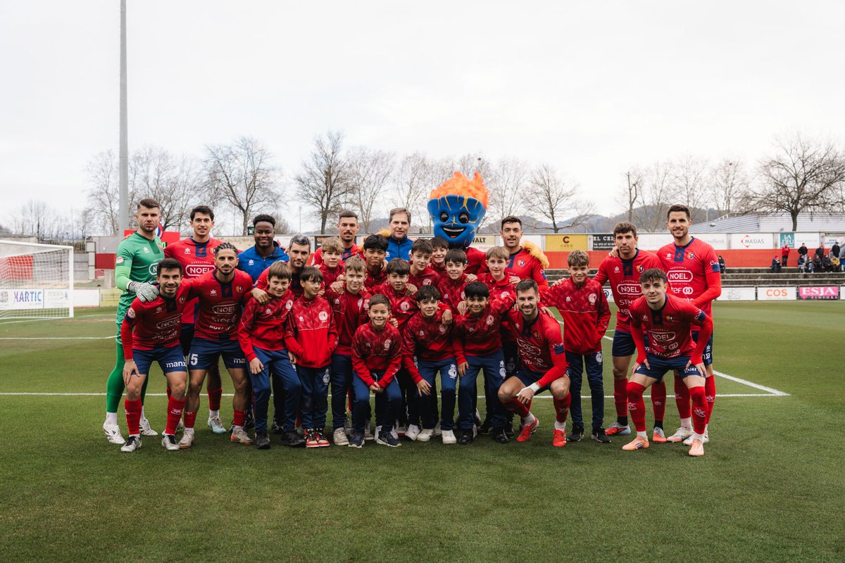 UEO1921's tweet photo. 👋 Avui a l'#OlotBalears ens han visitat dos conjunts més de la Fundació UE Olot:
🔹 #Sub13A (Infantil Preferent)
🔹 #Sub10A (Benjamí Preferent)
😗 Esperem que, tot i el fred, hagueu gaudit del partit a l'Estadi!
#PlanterUEO #OrgullOlotí https://t.co/NT1wWjZP5Q