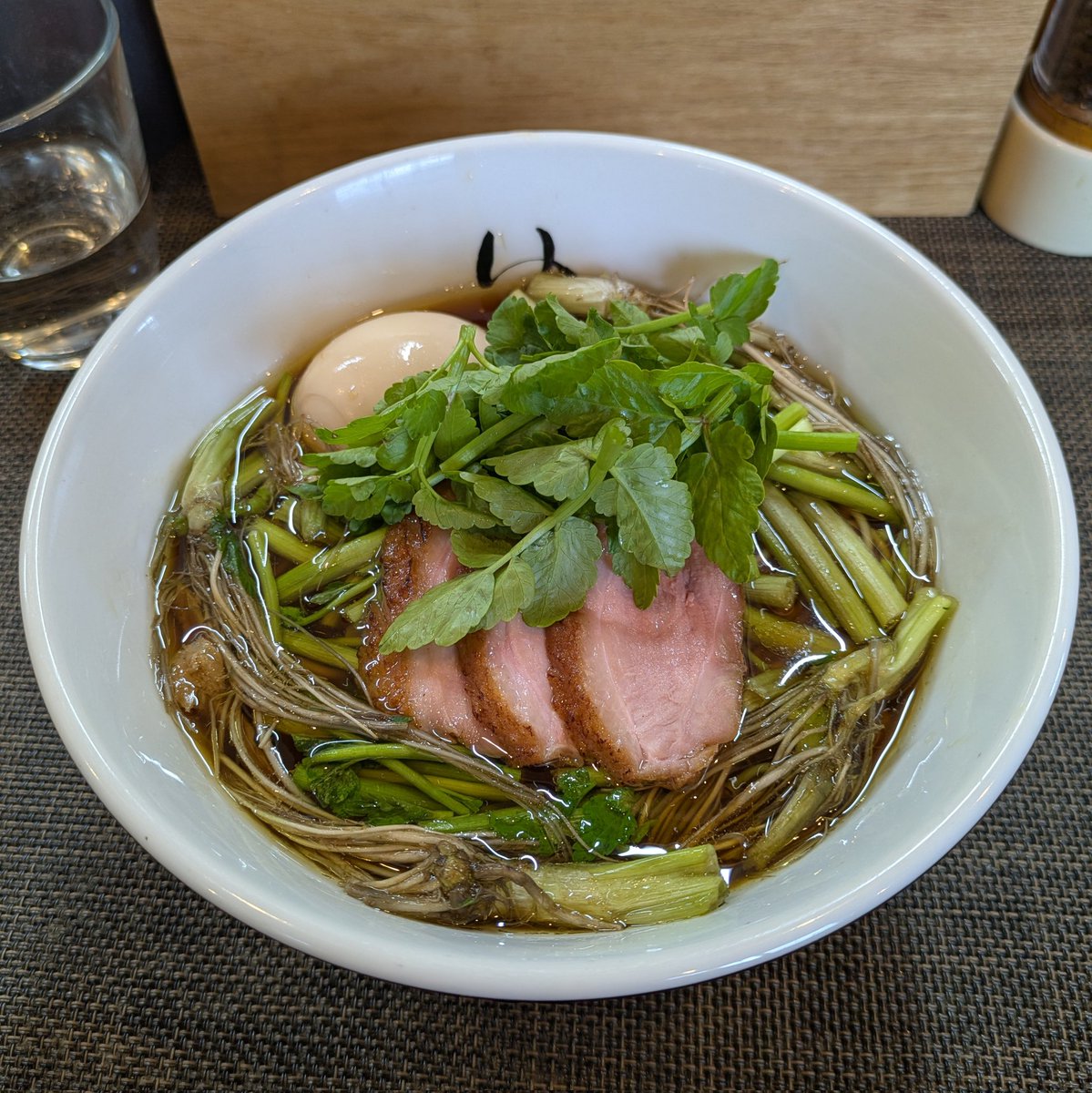 Yagi1220Yagi's tweet photo. 先週の麺活！（その２）

宮城県柴田郡柴田町「麺ゆるり」
限定麺「仙台せり鴨中華そば」1500円＋「味玉」150円。
宮城県仙台市青葉区「将神蔵」（初訪）
「にんにく豚骨みそラーメン」980円。
宮城県柴田郡柴田町「noodle shop yatsubosh」
「豚ラーメン」900円。（ニンニク有） https://t.co/992yNrI0I4