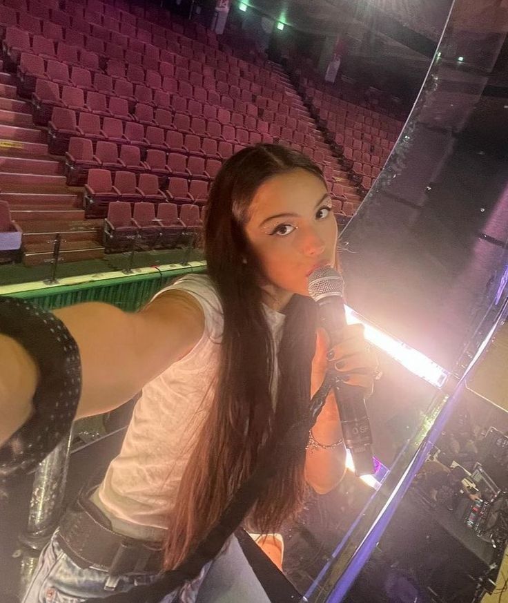 spicypizces's tweet image. Ja acostumei com o cabelo menor, é ate estranho ver esse cabelao agora