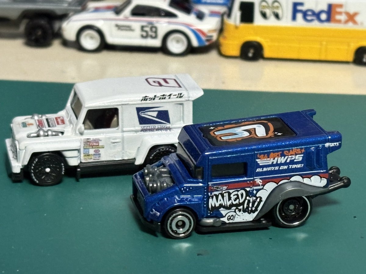 porschegmbh's tweet photo. #ホットウィール  #mailedit  #USPS 
おはようございます☀️ISS見逃した〜……
2台目のUSPS公用車が完成👍こちらのがしっくりきます🌀年賀状運ぶんだぜ〜 https://t.co/tDrETPdzIw