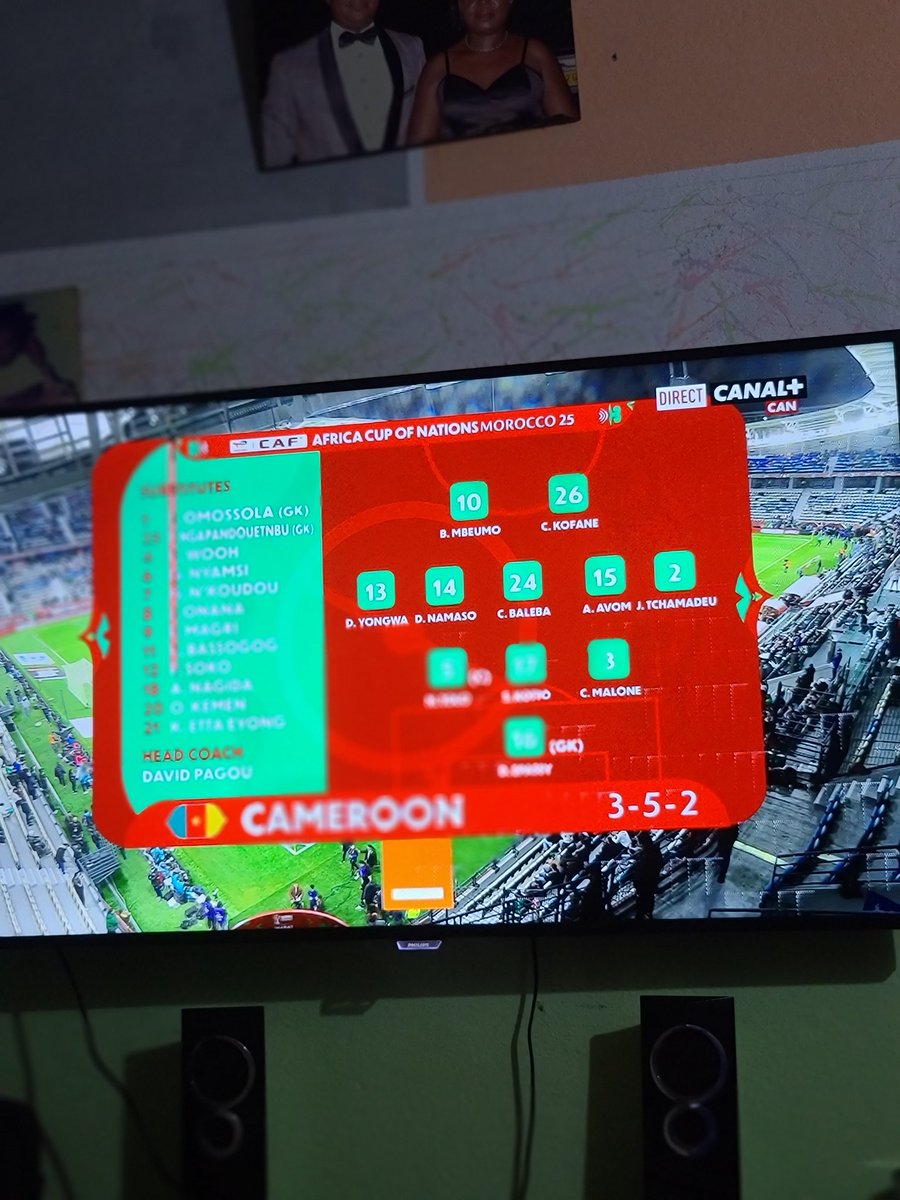 RIC___KK's tweet image. Les gens jouent au foot, et même les tcheleman (🇿🇦) les joueurs avec les poches des femmes veulent jouer aussi au ballon.
MERCI PAGOU
MERCI ETO O
MERCI 🇨🇲
NEXT TYPE
#AFRCAM