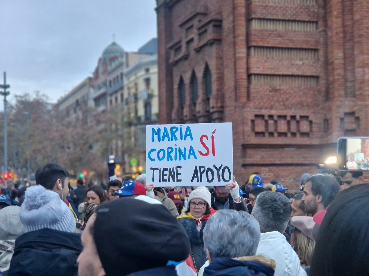 Por la libertad y contra las dictaduras, todas. Hoy ha sido un día de celebración tras años de sufrimiento. El pueblo venezolano se lo merece, un pueblo valiente, resiliente y ejemplo de lucha por la democracia. Con ellos desde hace más de 10 años, hoy, ahora y siempre #Venezuela