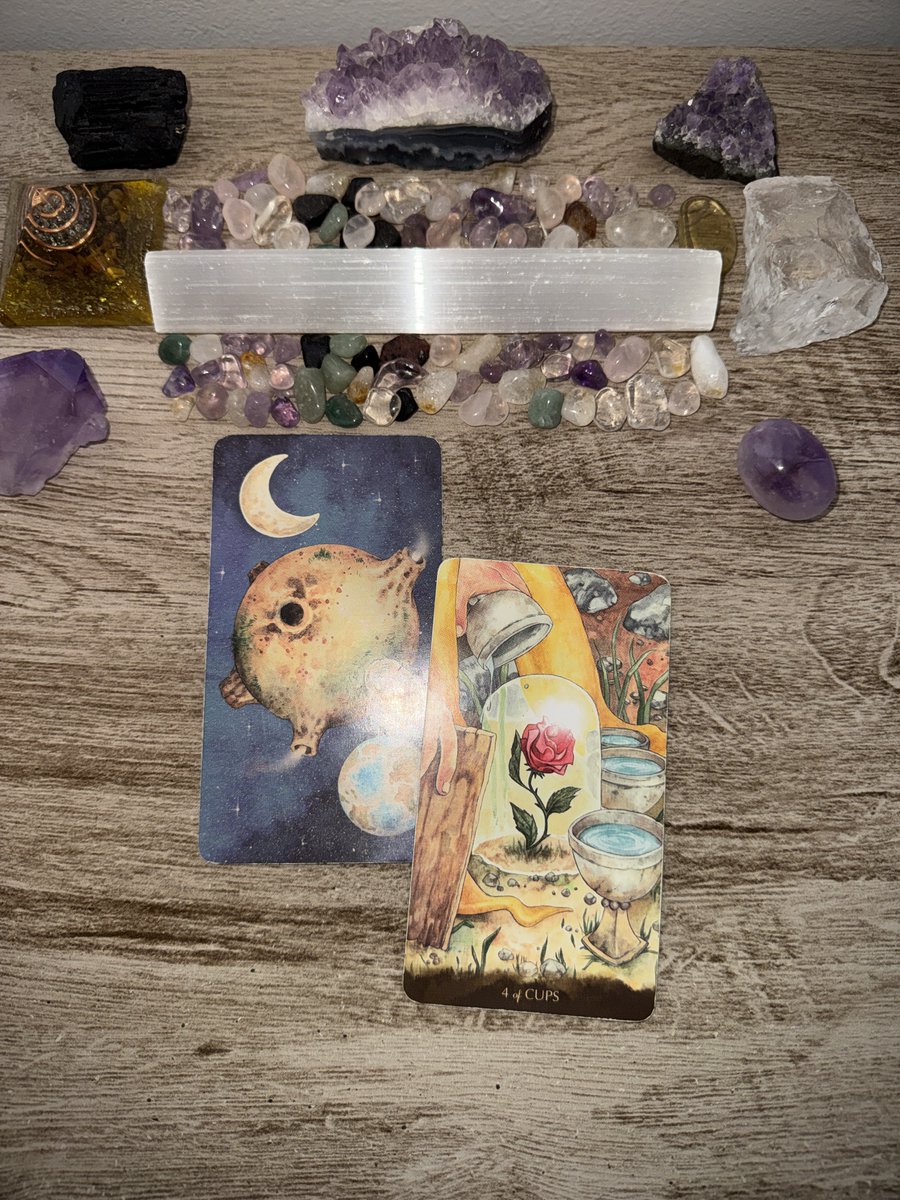 raftarot's tweet photo. ✧ tarot semanal

𓂃𓈒𓏸 áries • ♈︎

bastante coisa pode dar certo por aqui se você for lá fazer dar certo. o ponto é que existe um certo comodismo que te impede de mudar a sua realidade atual, como se você tivesse aceitado tudo do jeito que tá e criado um conforto com o caos e a bagunça.

você pode e consegue mudar isso, claro que não facilmente e rapidamente, mas aos poucos consegue.

sobre o que você não tá se sentindo muito bem ultimamente? o que você tem pensado "ah mas não tem o que fazer" e na realidade tem o que fazer sim? às vezes você acha que não tem o que fazer só porque você não tem culhão pra tomar a decisão necessária mesmo.

então tem sim o que fazer, você só não tem coragem de admitir que essa escolha é necessária. tá na hora de mudar isso e não ficar aceitando desconforto como se não tivesse te machucando diariamente.

não tem o que fazer mesmo ou você não tem a coragem necessária pra fazer o que é necessário, e então melhorar a própria condição de vida?

repetindo: não é simples, não é rápido, mas também não minta pra si mesmo dizendo que é impossível... porque não é.