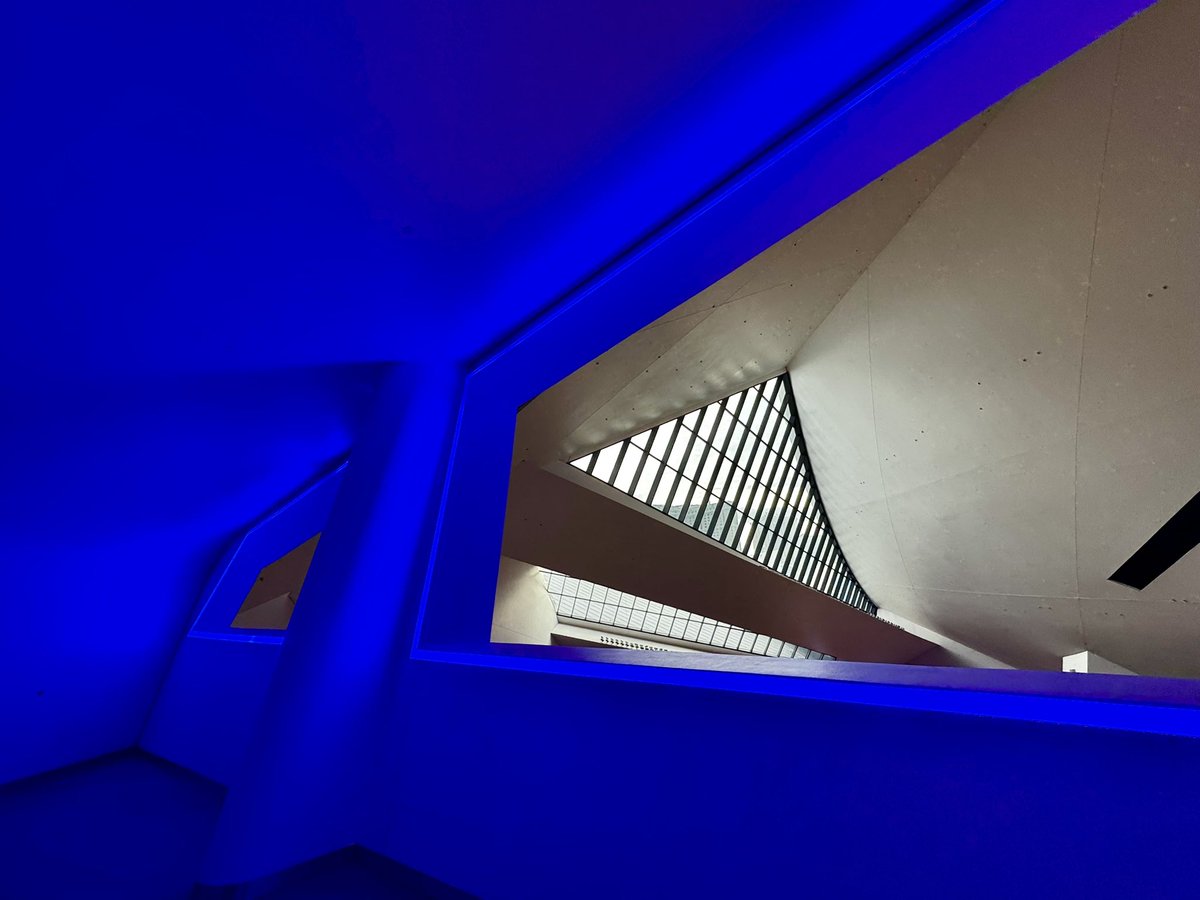 caidentity's tweet image. Enjoyed the surprise of a James Turrell exhibit in Vegas