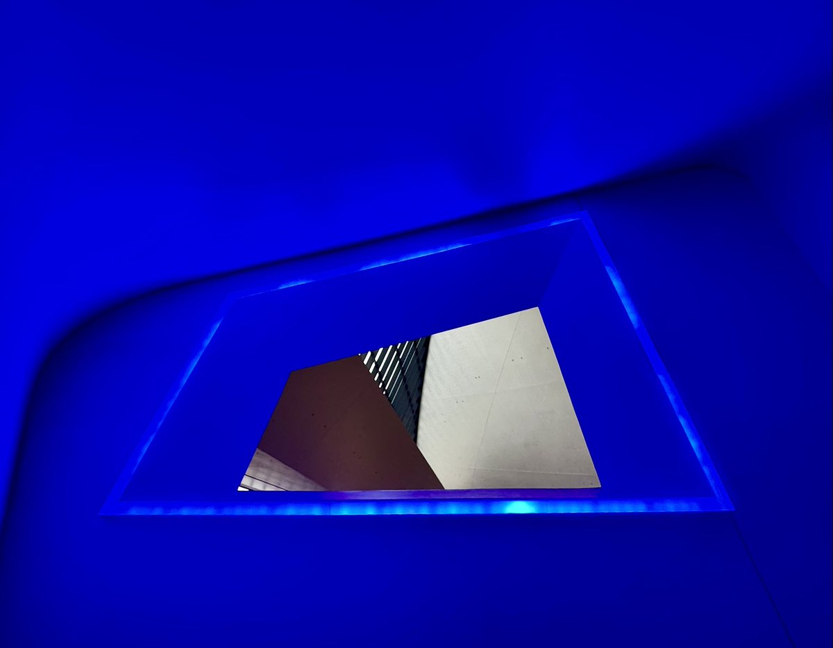 caidentity's tweet image. Enjoyed the surprise of a James Turrell exhibit in Vegas