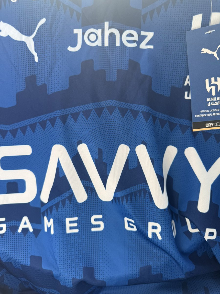 ABUAZOZ1O's tweet image. بمناسبة الفوز  والصدارة سحب لفائزين من جمهور الزعيم على تيشيرتين لـ نادي #الهلال👕🔵⚪️

- الشروط بسيطة جدًا :

• رتويت للتغريدة
• رد على التغريدة 
• مُتابعة حسابي 

@ABUAZOZ1O 

السحب موثق بالفيديو 🎥!