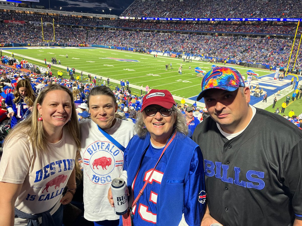 Bean723's tweet photo. @26shirts Game one, this season. Stayed the whole time 😉 https://t.co/Jcil2l3MHb