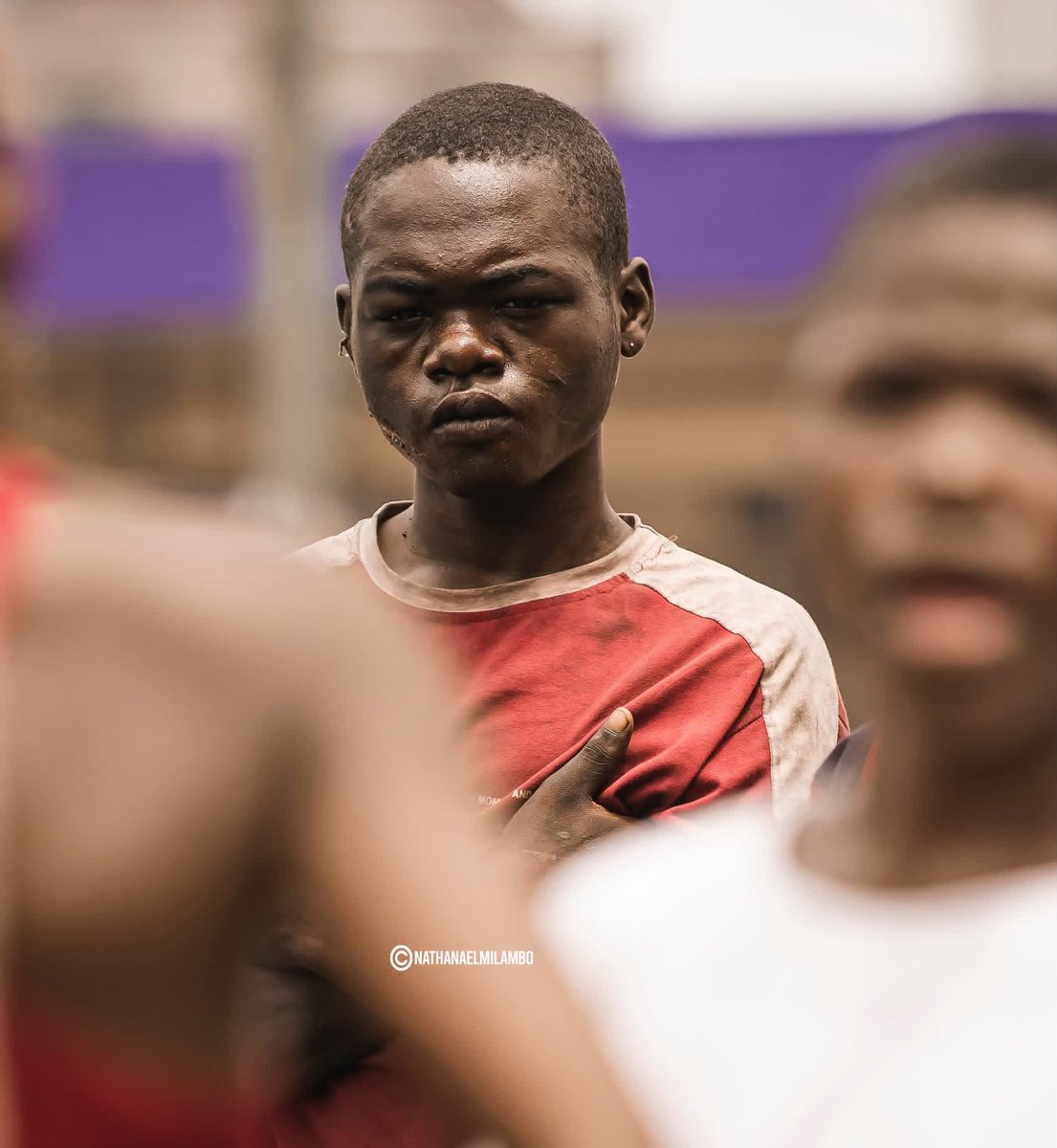 ngalulajael1's tweet image. Des enfants abandonnés grandissent dans la rue.
Ils apprennent à survivre, pas à aimer.
Ignorer l’enfance, c’est fabriquer des adultes en colère.
Protéger les enfants n’est pas un luxe, c’est urgent.