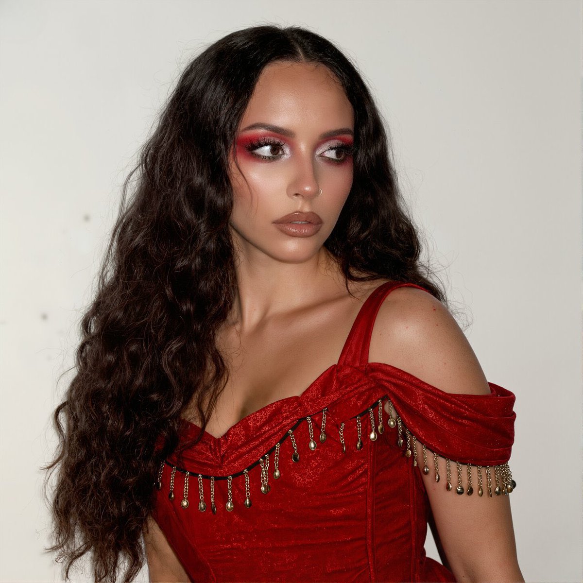 voudegrade's tweet image. Luiz Guilherme Niemeyer, responsável pela produtora Bonus Track que fará o Primavera Sound São Paulo, começou a seguir a cantora JADE no Instagram.

Lembrando que o lineup oficial será divulgado entre março e abril.