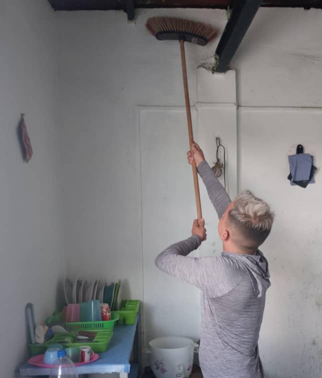 Los integrantes de la Brigada Médica Cubana de la Coordinación estadal en San Juan de Los Morros realizaron una intensa jornada de higienización y limpieza.En esta ocasión el protagonismo recayó en los residentes del apartamento #8 del edificio sede.
#CubaPorLaVida
#CubaCoopera