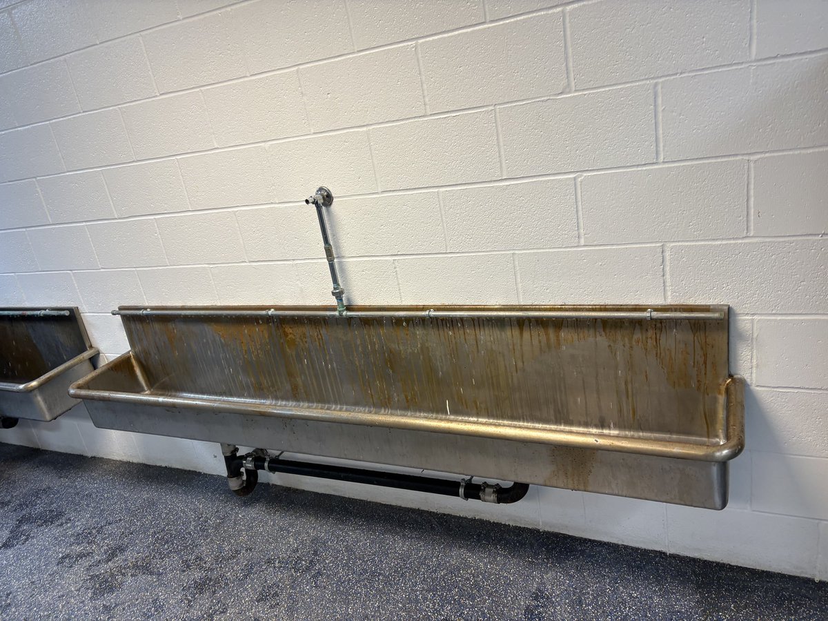 Billsmafia4me's tweet image. Don’t tell no one but I have taken this and hiding it under my coat !!!!!

#gobills #billsmafia #theralph 
#buffalo716