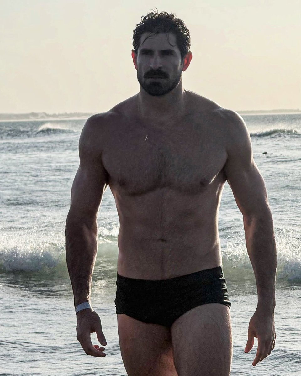 MENin4K's tweet image. OH DADDY...