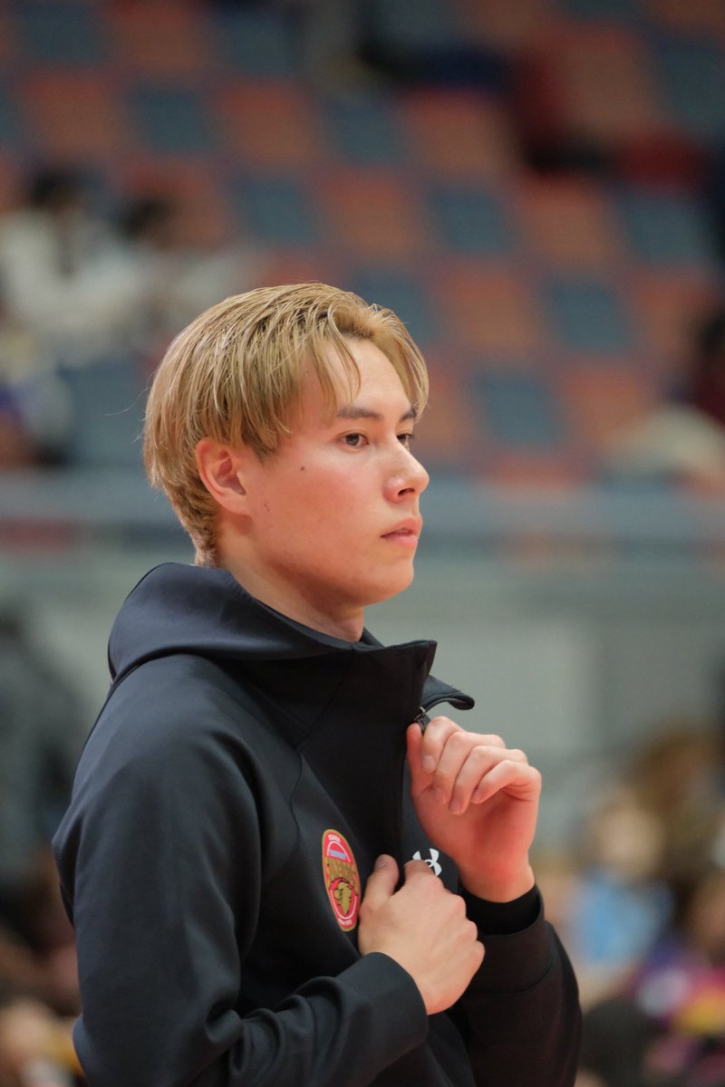 手が綺麗なことに気づく一枚。