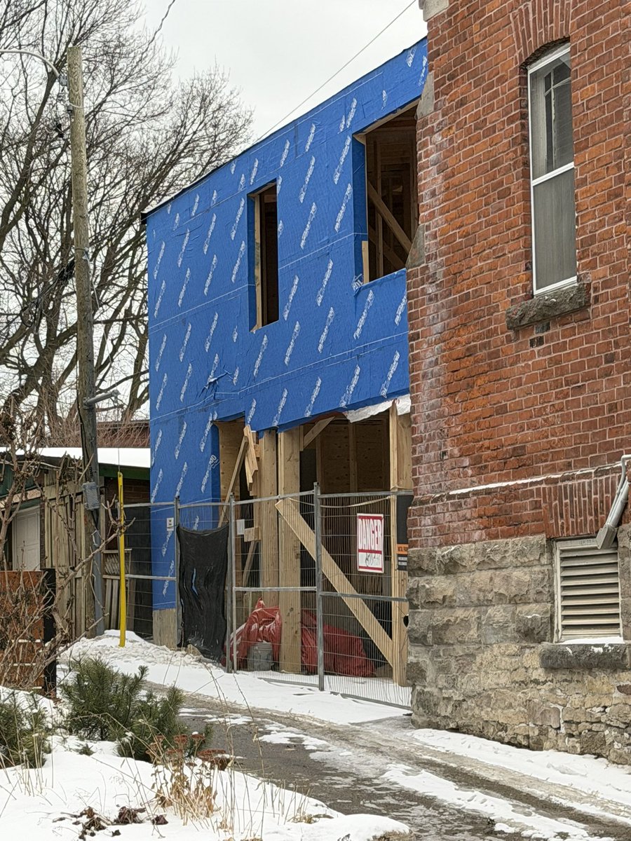 Unlyst's tweet photo. Laneway side of 301 Keele under construction

https://t.co/T5WC5qb2mV https://t.co/iaQ7KOrGJV
