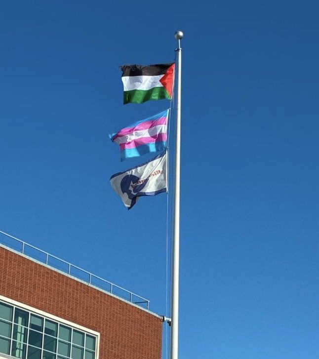 libsoftiktok's tweet photo. Richmond, California City Hall👇🏻

Conquered. https://t.co/dQn6hWcNac