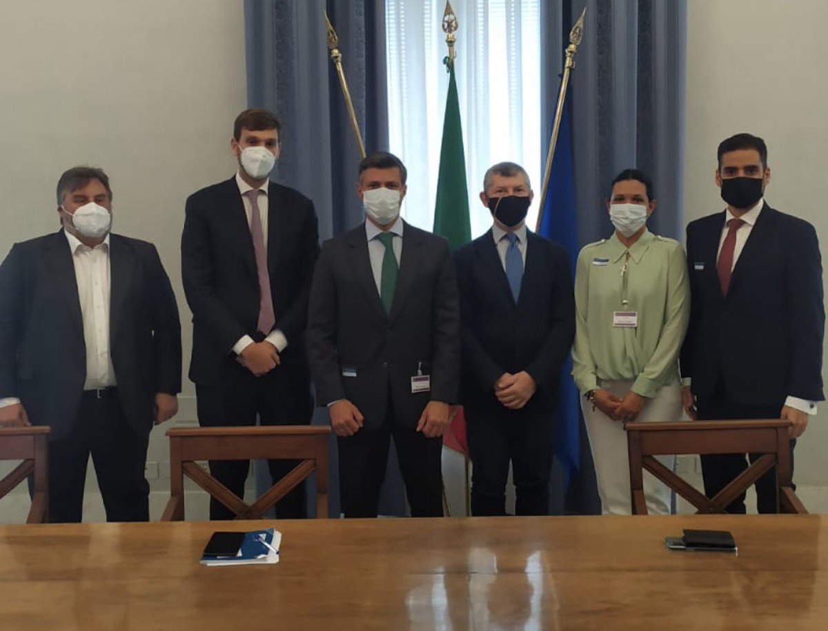 Ci sono molte cose che non sappiamo. 
Non sappiamo se e quali interlocuzioni o negoziazioni ci siano state nelle scorse settimane tra il Governo Usa e il Venezuela. 
Non sappiamo quanto abbia inciso nel precipitare degli eventi il rapporto di Maduro con la Cina o con gli