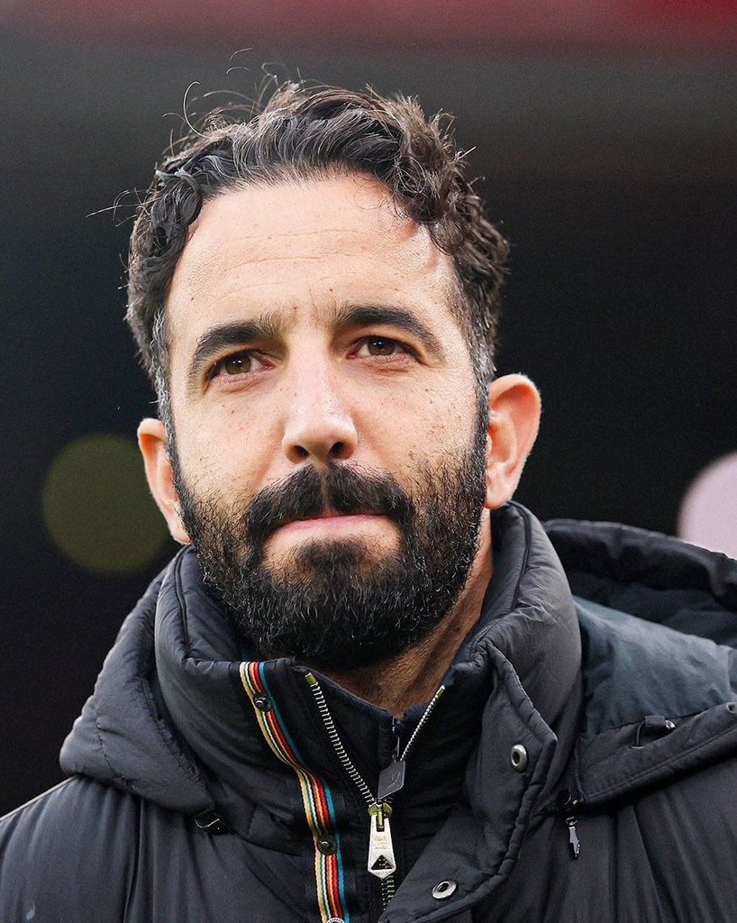 Cantonadevils's tweet image. Fans moaning about tactics, Media pushing the same story and the club keeps on sacking managers and it’s a merry go round.

• Under Mourinho (4-2-3-1): "Outdated, parking the bus."

• Under Ole (4-2-3-1): "No tactics &amp;amp; individual brilliance."

• Under Rangnick (4-2-2-2): "Who…