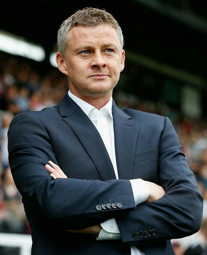 Cantonadevils's tweet image. Fans moaning about tactics, Media pushing the same story and the club keeps on sacking managers and it’s a merry go round.

• Under Mourinho (4-2-3-1): "Outdated, parking the bus."

• Under Ole (4-2-3-1): "No tactics &amp;amp; individual brilliance."

• Under Rangnick (4-2-2-2): "Who…