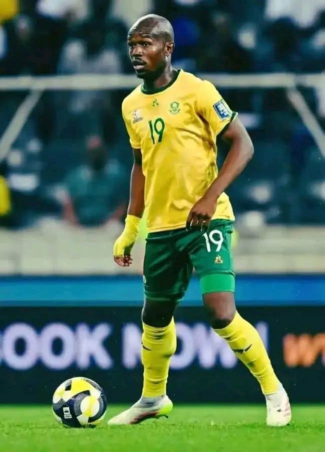 MphoAnswer's tweet image. Aaron Mokoena lite