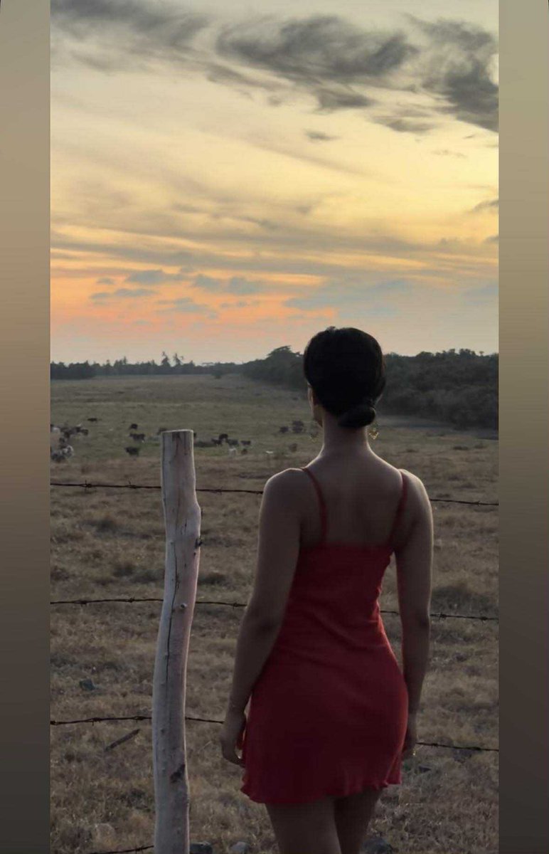 sabrinakho13's tweet photo. Pendant que #Sabrinak se prend pour #PenelopeCruz  dans Jamón Jamón mais oublie juste que le vrai film, c’est pas au Mexique qu’il se tourne…et que même les projecteurs les plus puissants du cinéma ne pourront jamais cacher son rôle de figurante/secondaire dans la vraie vie ! https://t.co/SuCxgw6yQt