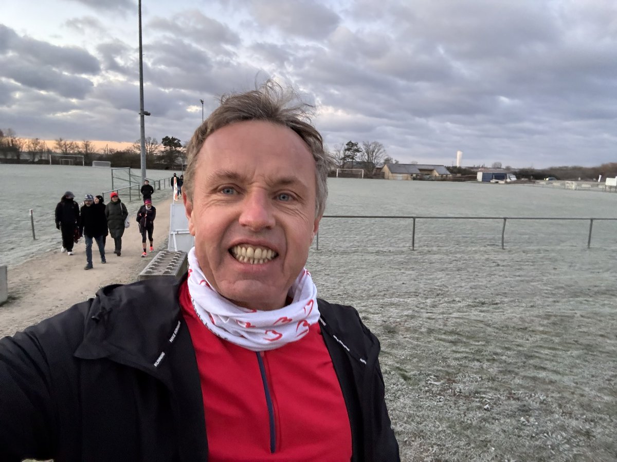 Couru par un froid d’hiver d’avant le réchauffement climatique le « 1er marathon de France » ce dimanche en vallée de Chevreuse (Cernay la Ville, Rambouillet…). Gros dénivelé de 350 mètres. Couru les 42,195 kms en 4h00 et 12 secondes. 🏃🥶