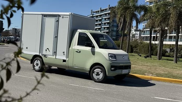 CÓMO ES EL URBANO FOTON WONDER

Compacto, ágil y sorprendentemente equipado. Probamos el recién llegado Foton Wonder en su versión Box térmico que apunta directo a resolver la última milla urbana en Argentina.

Nuestra nota: planetacamion.com.ar/como-es-el-urb…

#Foton #Wonder #FotonWonder