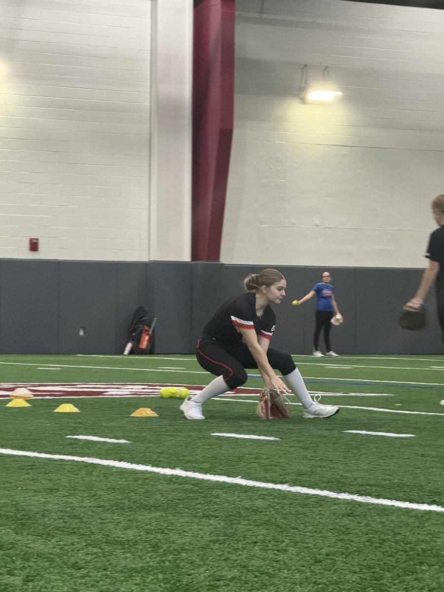 BellaKaye2030's tweet photo. Learned a lot at the Cross the Seams camp yesterday working on defense and also did some agility. Thanks @lanegay3 and Justin for a great camp! 
#crosstheseams https://t.co/ig0MhF6Fxs